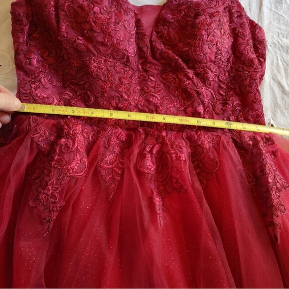 Gown Gallery Red Lace Tulle Dress size 6. *See measurements in photos - Picture 10 of 10